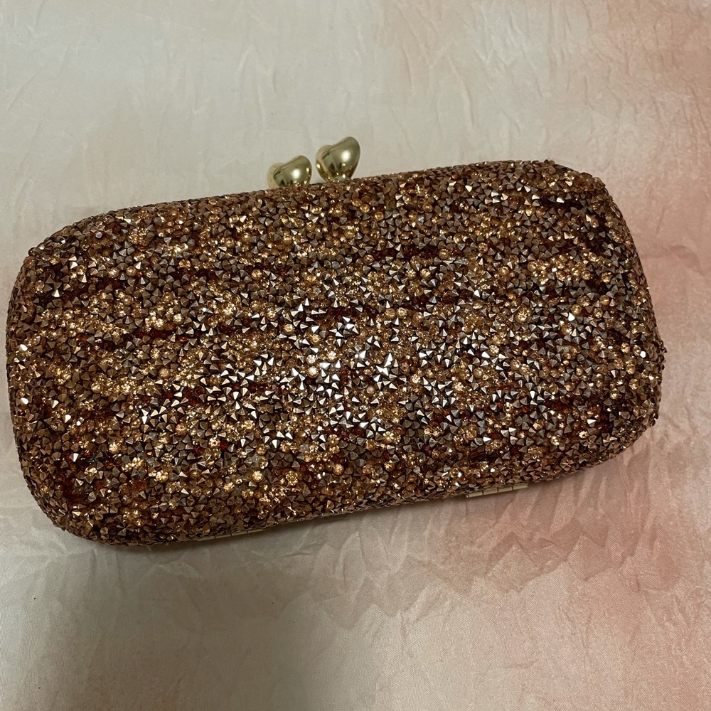 Stunning rose gold clutch waiting just for you😍